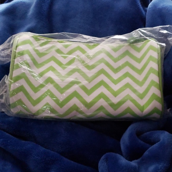 🌴3 For $20 SALE🌴makeup bag green and white - Picture 1 of 3